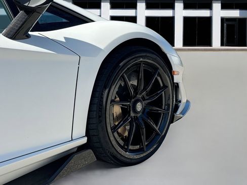Used 2019 Lamborghini Aventador SVJ image 40