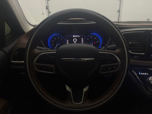Used 2019 Chrysler Pacifica Limited w/ Tire & Wheel Group FWD image 19