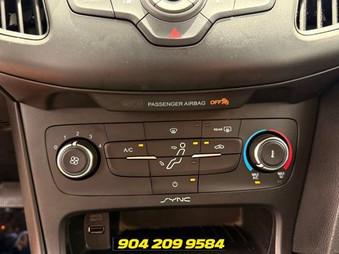 Used 2017 Ford Focus SE FWD image 16