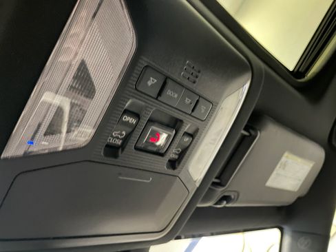 Used 2022 Toyota RAV4 SE w/ Convenience Package AWD/4WD image 19