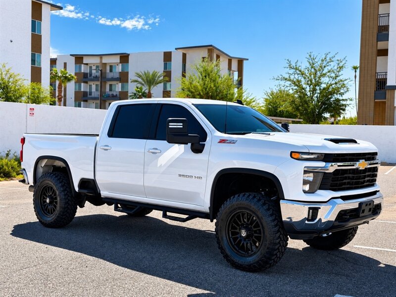 Used 2024 Chevrolet Silverado 2500 LT w/ Convenience Package AWD/4WD image 3