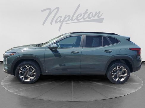 Used 2025 Chevrolet Trax LT FWD image 4