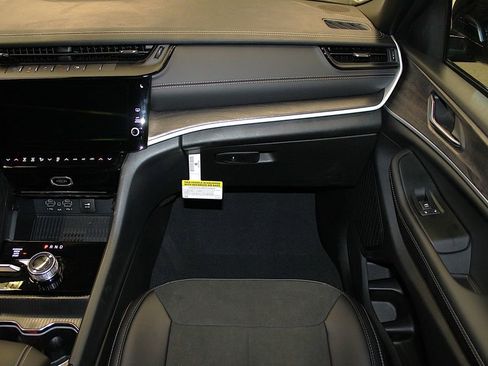 New 2026 Jeep Grand Cherokee Altitude AWD/4WD image 30