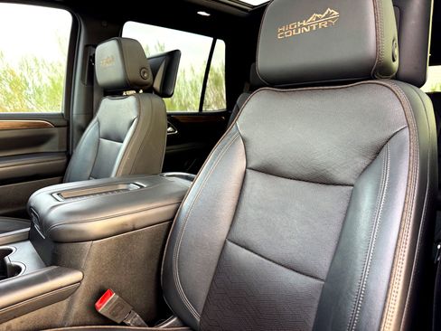 Used 2021 Chevrolet Tahoe High Country w/ Premium Package image 13