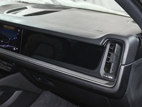 Used 2024 Porsche Cayenne AWD/4WD image 55