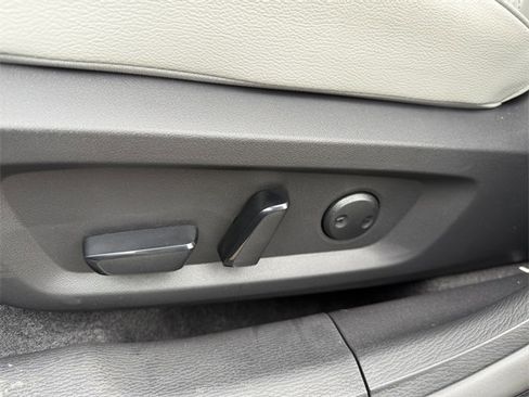 New 2025 Mitsubishi Outlander SEL image 12