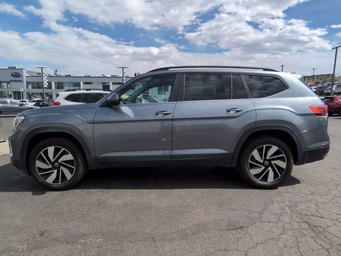 Used 2025 Volkswagen Atlas SE image 4