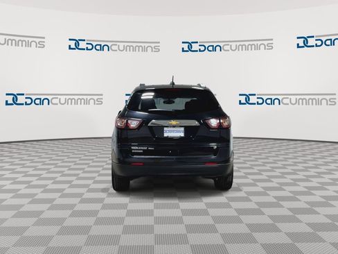 Used 2017 Chevrolet Traverse LT w/ Style and Technology Package image 7