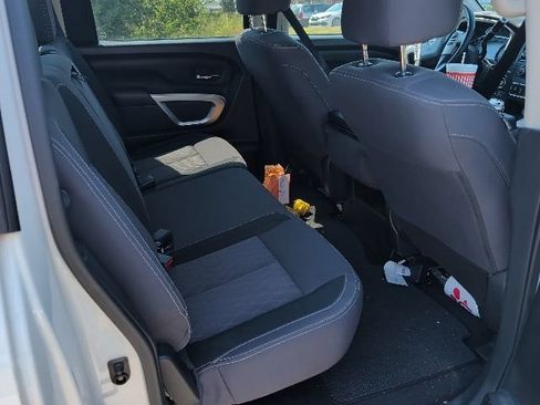 Used 2022 Nissan Titan SV AWD/4WD image 10