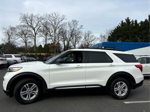 Used 2023 Ford Explorer XLT image 6