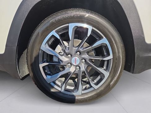 Certified 2022 GMC Terrain SLT w/ Infotainment Package II AWD/4WD image 9