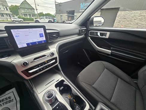 Used 2024 Ford Explorer XLT w/ Class IV Trailer Tow Package AWD/4WD image 11