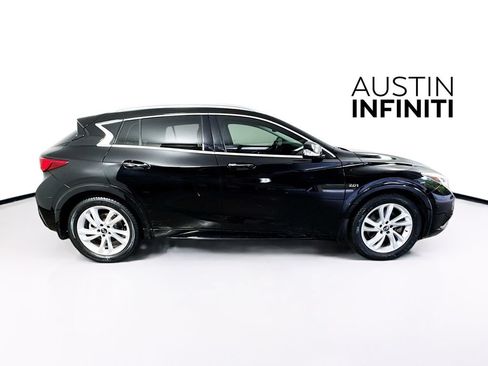 Used 2018 INFINITI QX30 Premium w/ Navigation Package FWD image 9