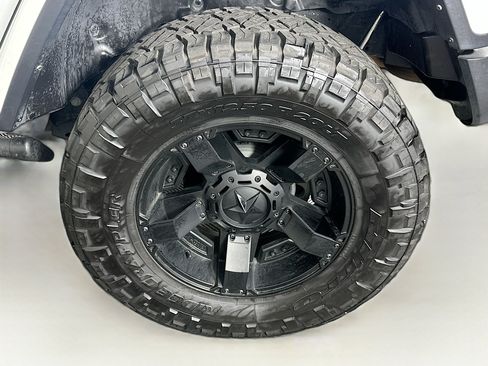 Used 2022 Jeep Wrangler Unlimited Rubicon 4xe w/ Cold Weather Group AWD/4WD image 11