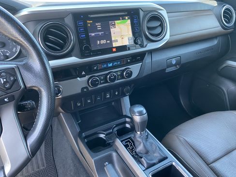 Used 2016 Toyota Tacoma Limited w/ Towing Package RWD image 13