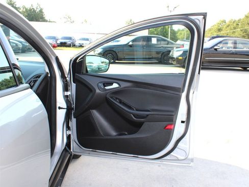 Used 2016 Ford Focus SE image 26