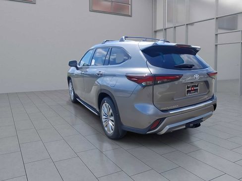 New 2026 Toyota Highlander Platinum AWD/4WD image 9