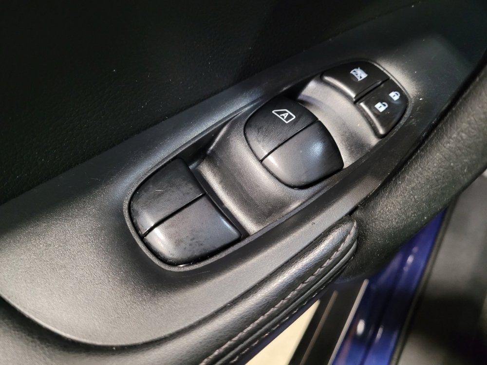 Used 2020 Nissan Rogue S FWD image 27