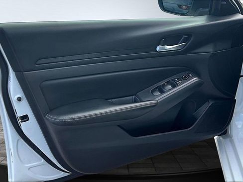 Used 2025 Nissan Altima 2.5 SV image 20