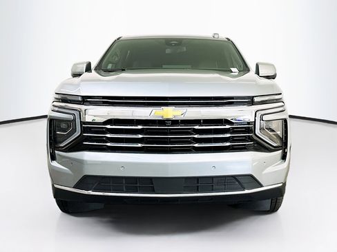 Used 2025 Chevrolet Suburban LT image 2