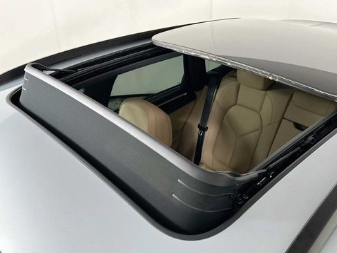 New 2026 Porsche Macan AWD/4WD image 22