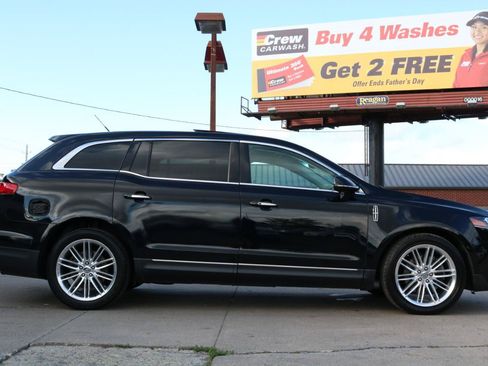 Used 2019 Lincoln MKT AWD image 8