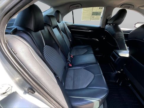 Used 2020 Toyota Camry SE FWD image 18