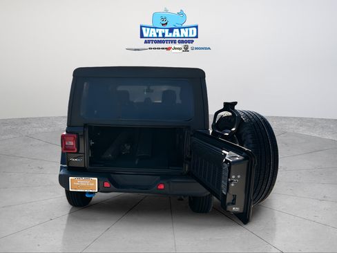 Used 2023 Jeep Wrangler Unlimited Sahara w/ Cold Weather Group AWD/4WD image 35