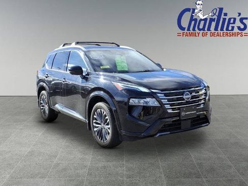 Certified 2025 Nissan Rogue Platinum FWD image 2