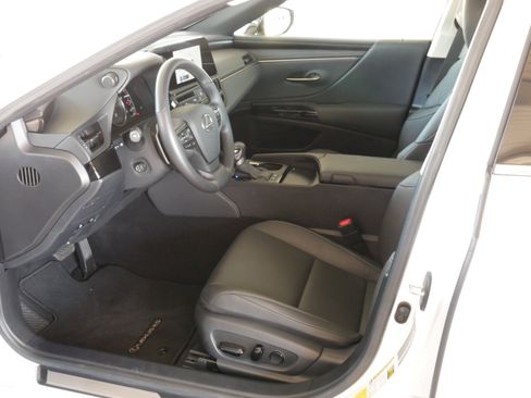 Certified 2025 Lexus ES 300h w/ Premium Package FWD image 4