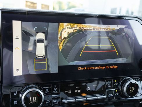 Used 2023 Toyota Highlander Platinum image 18