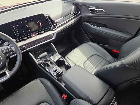 Used 2025 Kia Sportage SX image 12