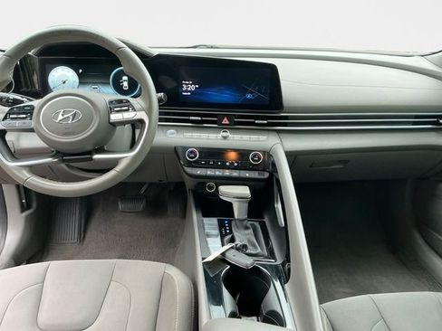 Used 2023 Hyundai Elantra SEL w/ Convenience Package FWD image 10