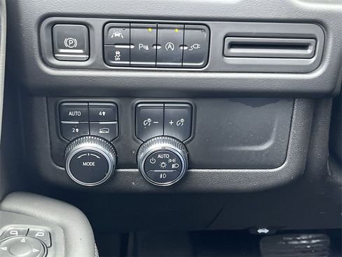 Used 2021 GMC Yukon XL SLT image 17