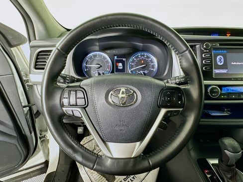 Used 2019 Toyota Highlander SE image 15