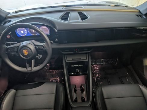 Used 2025 Porsche Macan Electric image 6