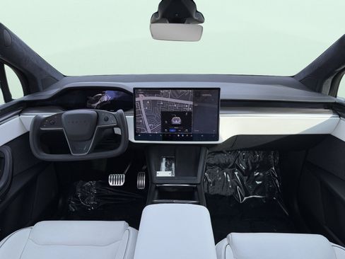 Used 2022 Tesla Model X Plaid image 2