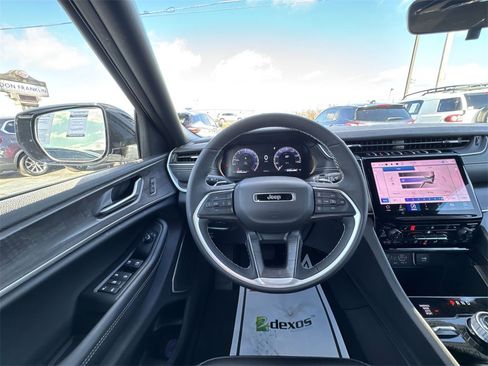 Used 2025 Jeep Grand Cherokee L Limited w/ Black Appearance Package image 14