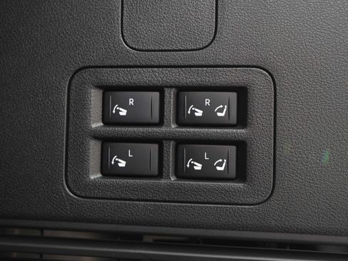 Used 2025 Nissan Armada SL AWD/4WD image 9