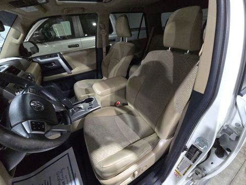 Used 2012 Toyota 4Runner SR5 w/ Convenience Pkg image 11