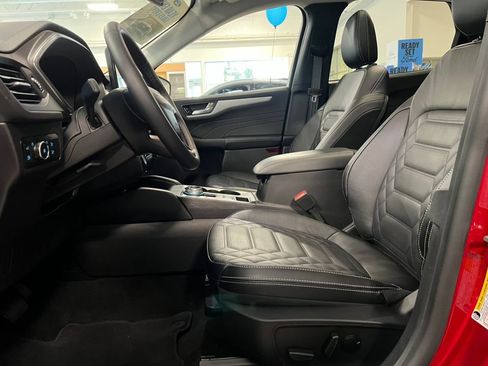 New 2024 Ford Escape SE w/ PHEV Premium Package FWD image 3