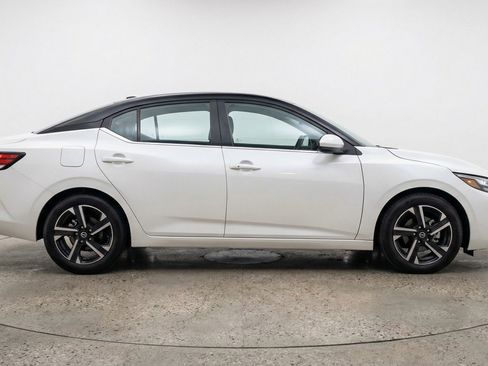 Used 2025 Nissan Sentra SV FWD image 11