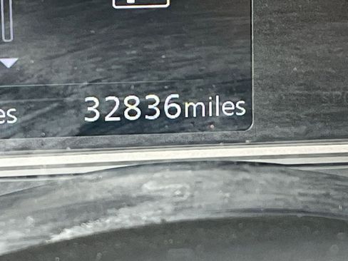 Used 2025 Nissan Versa SV FWD image 39