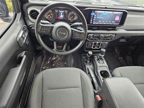 Used 2025 Jeep Gladiator Sport image 11