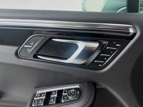 New 2026 Porsche Macan image 7