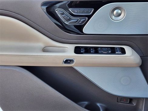 Used 2020 Lincoln Aviator Reserve w/ Equipment Group 202A image 18