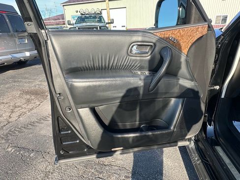 Used 2016 INFINITI QX80 Limited AWD 4dr SUV image 12