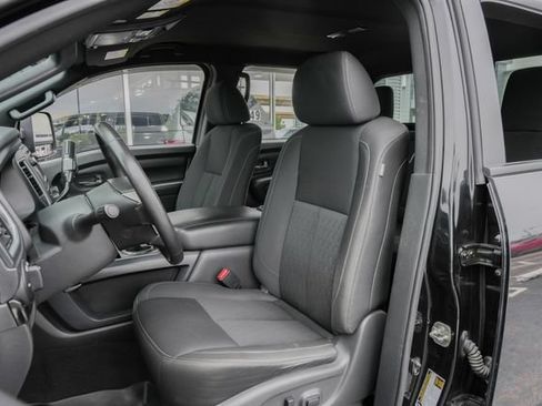 Used 2019 Nissan Titan SV w/ SV Convenience Package AWD/4WD image 21