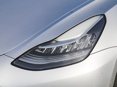 Used 2018 Tesla Model 3 Long Range RWD image 8