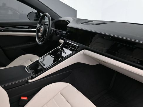 Certified 2026 Porsche Panamera 4 image 13